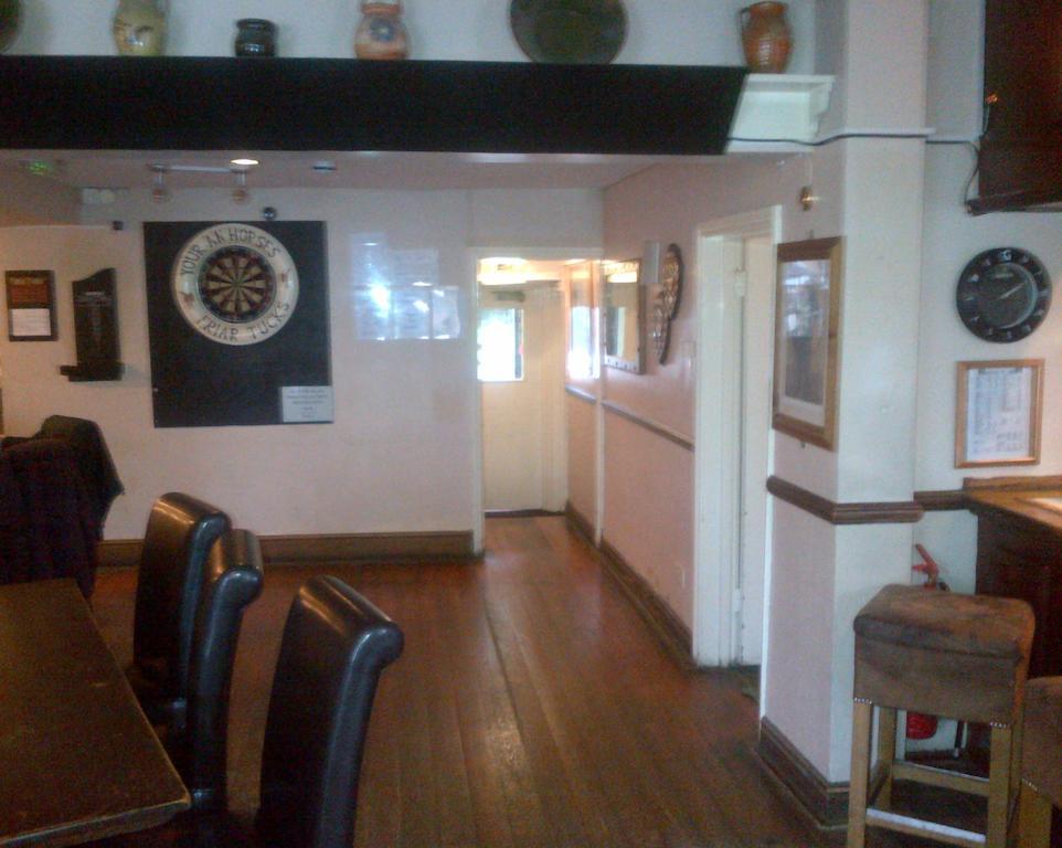 The Friar Tucks Hotel Gloucester Bagian luar foto